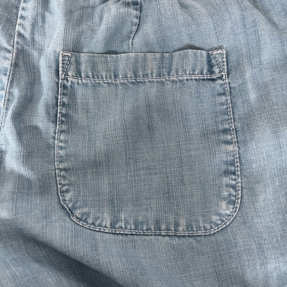 Loft soft chambray short.  Elastic waist with drawstring. 4” - Picture 4 of 5